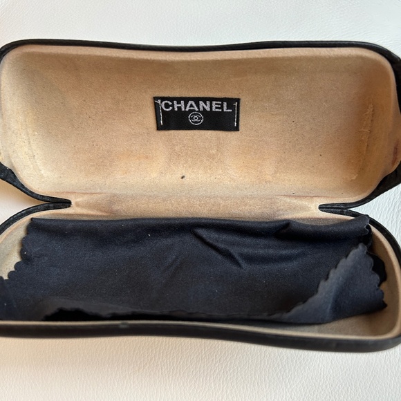 Authentic Vintage 2007 Chanel Sunglasses with Case - Picture 4 of 11